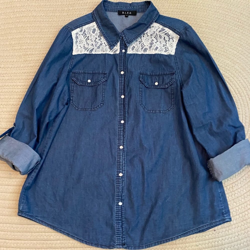 Denim & lace women’s top